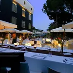 Black Hotel 